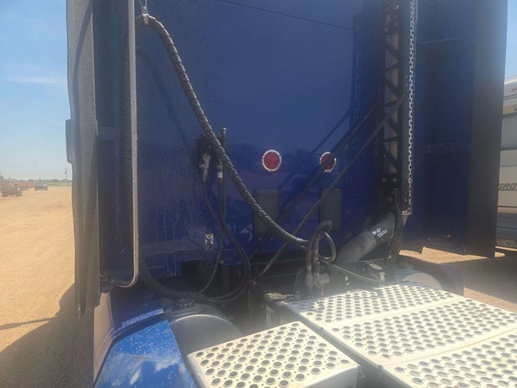 2016-kenworth-t680-image-9