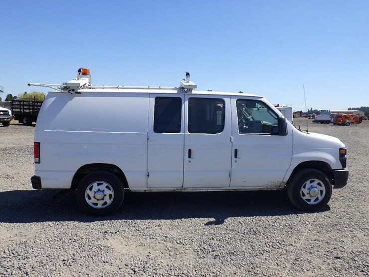 2009-utility-van-image-3
