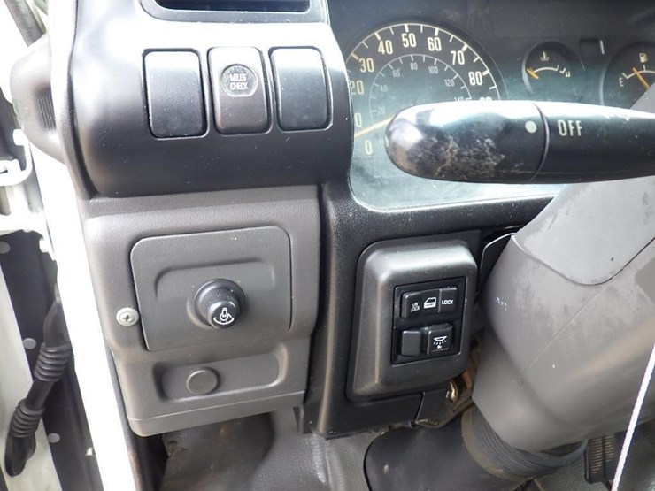 2005-isuzu-npr-image-20