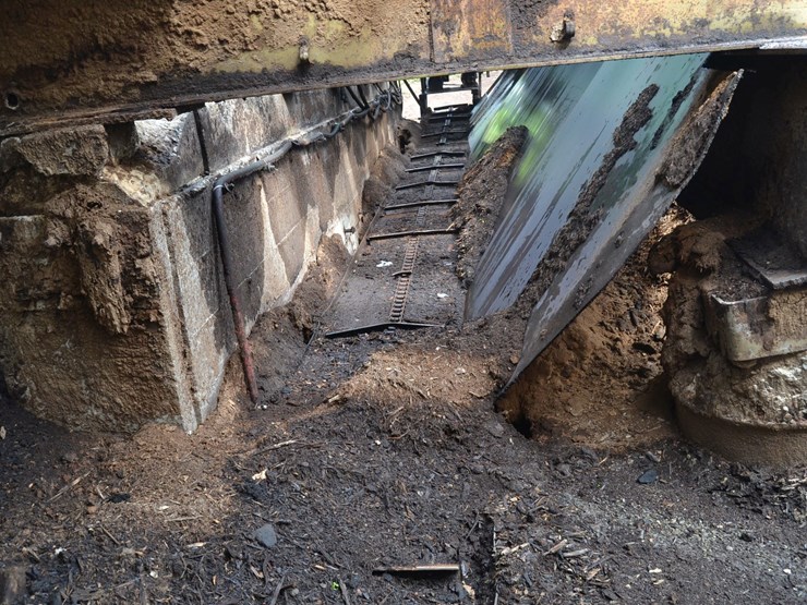 28"x42'-all-steel-waste-conveyor-w/-steel-drags-w/-drive-located-under-debarker-image-2