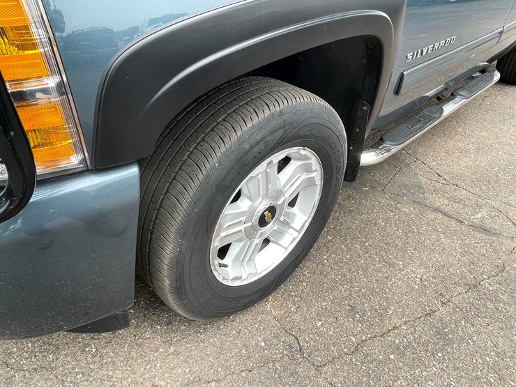 2011-chevrolet-silverado-1500-image-14