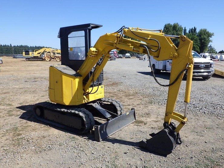 komatsu-pc12uu-image-2