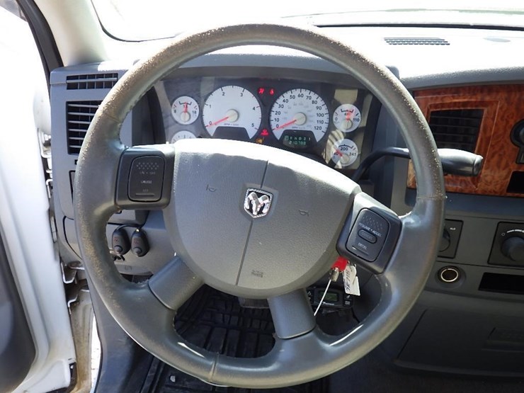 2006-dodge-ram-3500-image-25