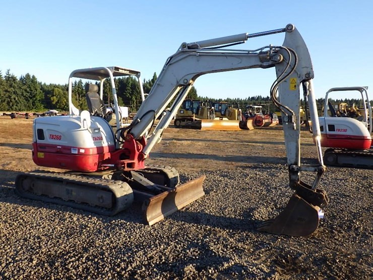 2019-takeuchi-tb260-image-2