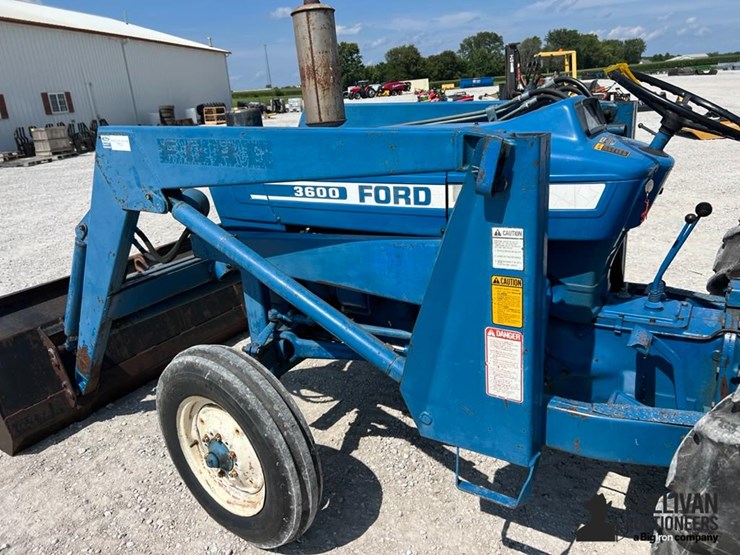 1978-ford-3600-image-10