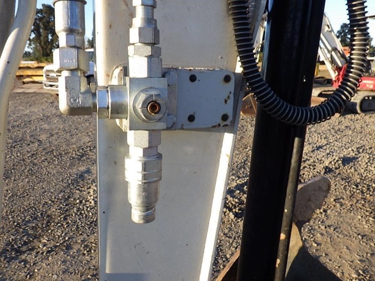 2019-takeuchi-tb230-image-13