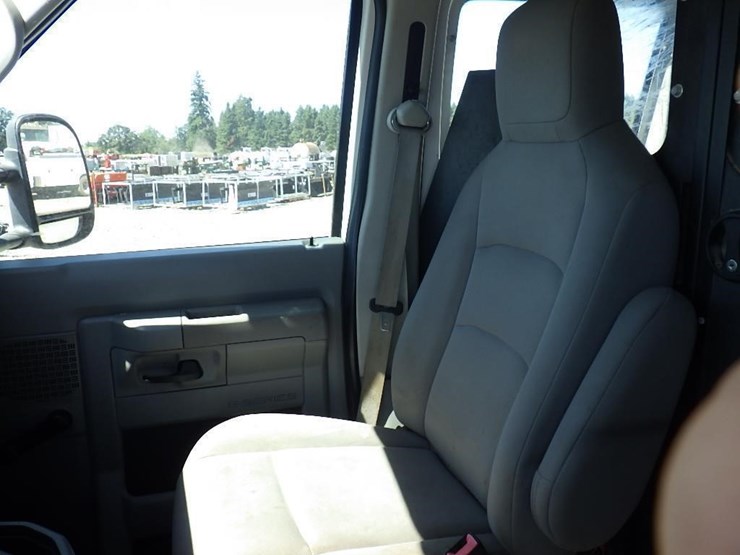 2009-utility-van-image-22