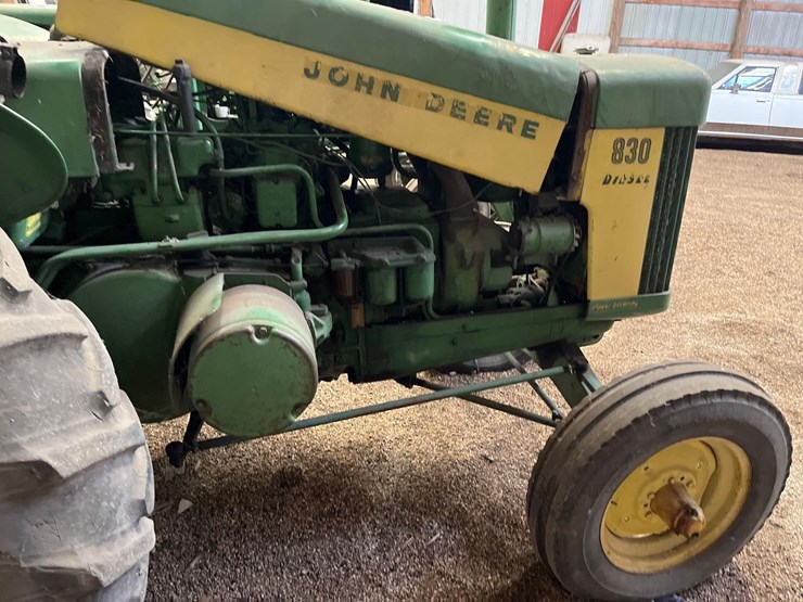 john-deere-830-image-10