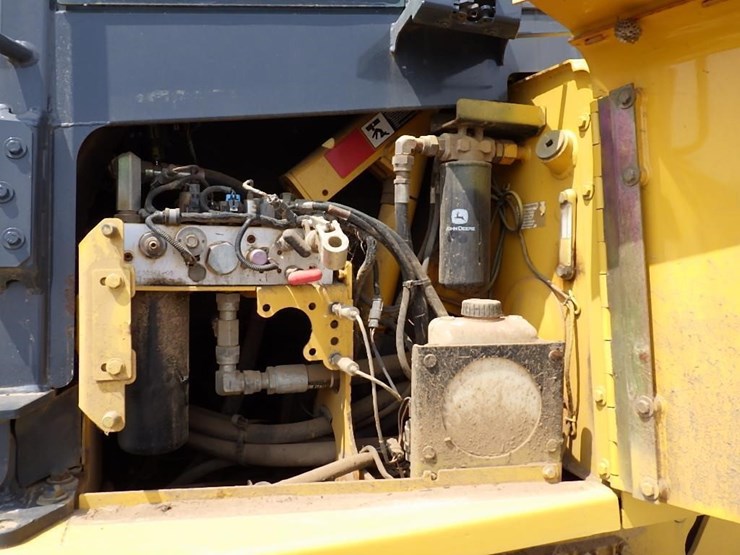 deere-750j-lt-image-20