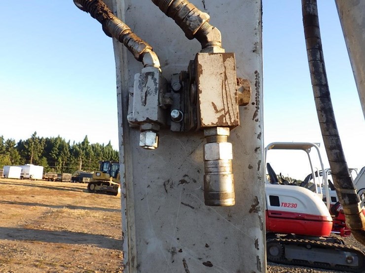 2019-takeuchi-tb260-image-10