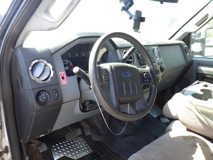 2014-ford-f550-image-24