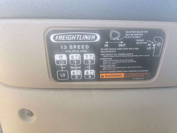 2009-freightliner-cascadia-125-image-23