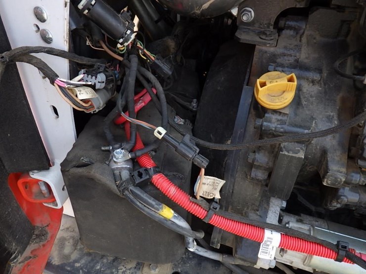 2022-bobcat-t770-image-16