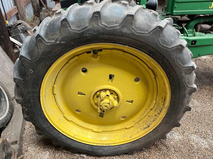 john-deere-b-image-2
