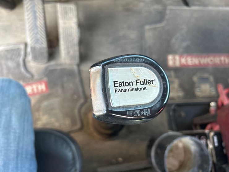 1990-kenworth-t600-image-32