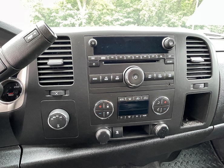 2011-chevrolet-silverado-1500-image-64