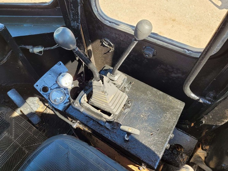 deere-244e-image-11