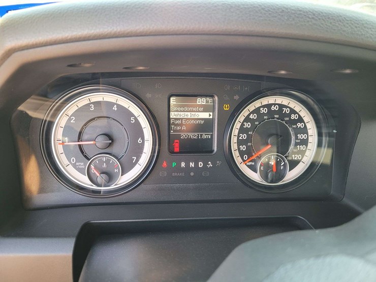 2016-ram-2500-tradesman-image-12