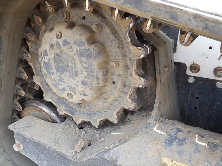2022-bobcat-t770-image-40