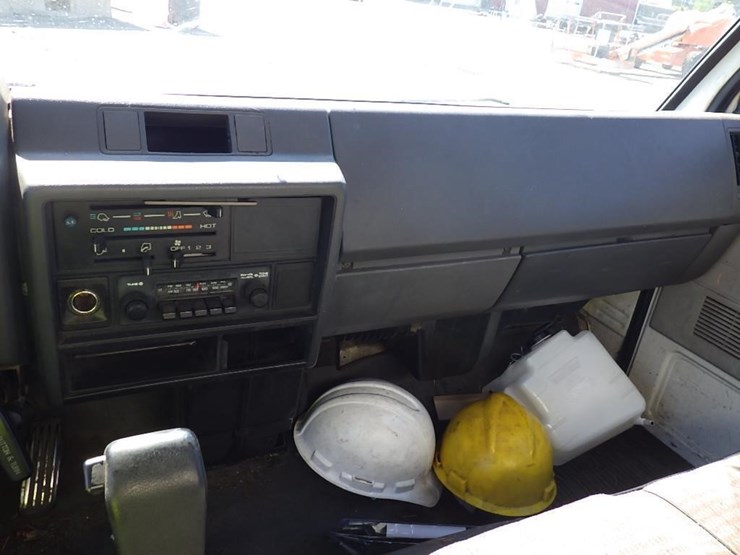 1990-isuzu-npr-image-22