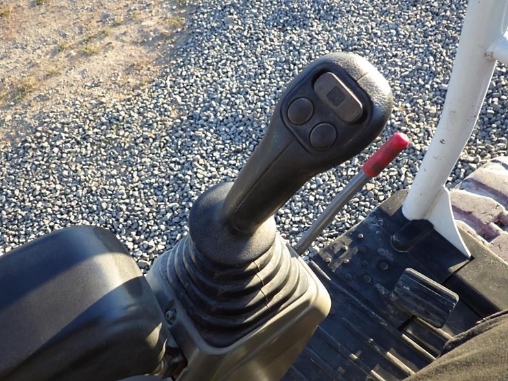 2019-takeuchi-tb260-image-26