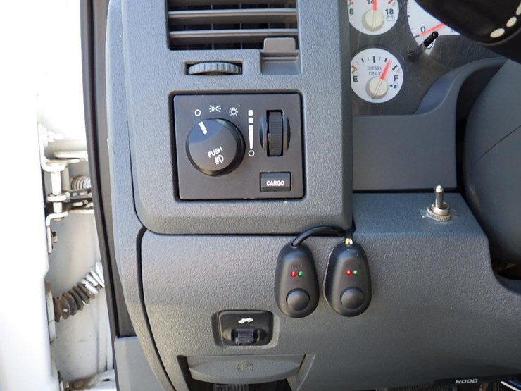 2006-dodge-ram-3500-image-28