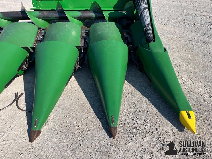2021-john-deere-c8r-image-9