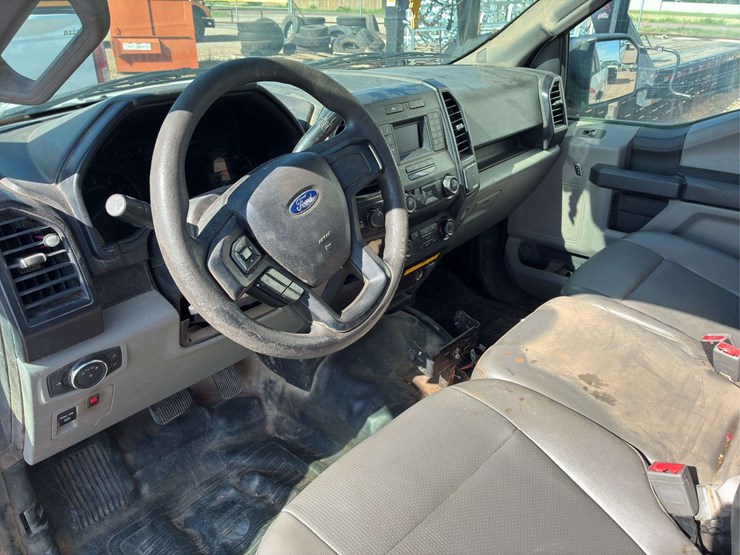 2017-ford-f150-xl-image-8