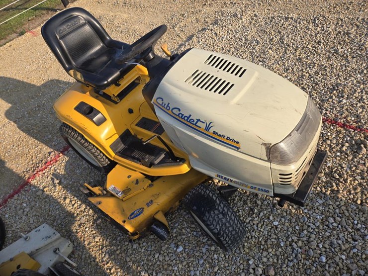 cub-cadet-gt2550-image-3