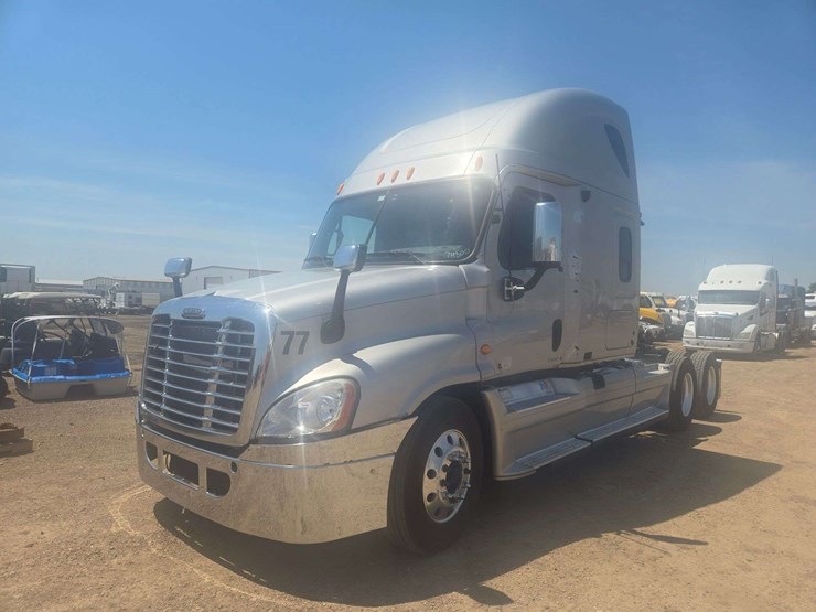 2009-freightliner-cascadia-125-image-1