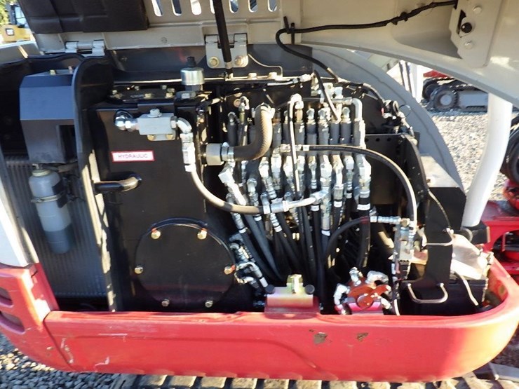2019-takeuchi-tb230-image-18