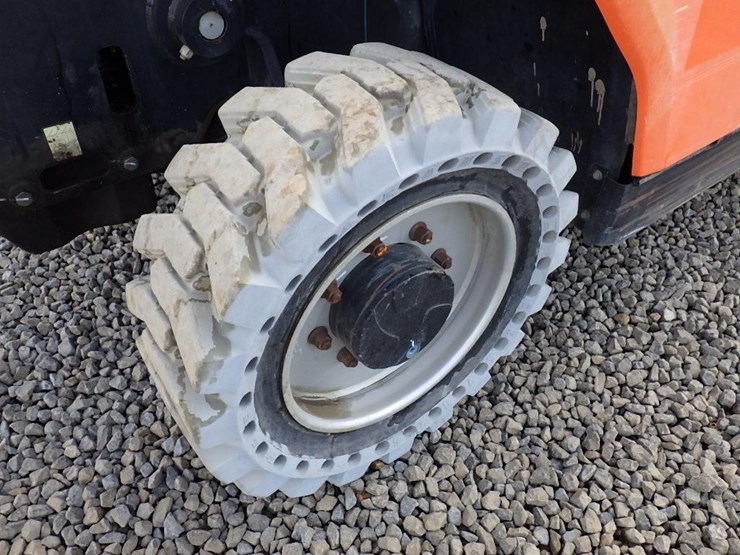 2017-jlg-g5-18a-image-32