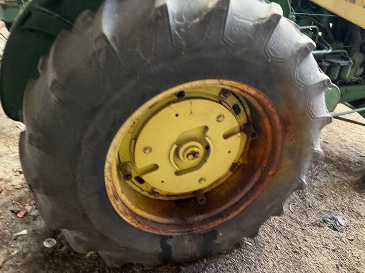 john-deere-830-image-9