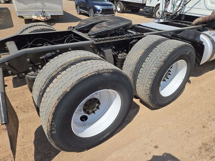 2014-freightliner-cascadia-125-image-8
