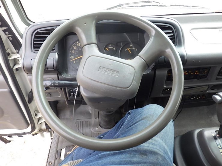 2005-isuzu-npr-image-21