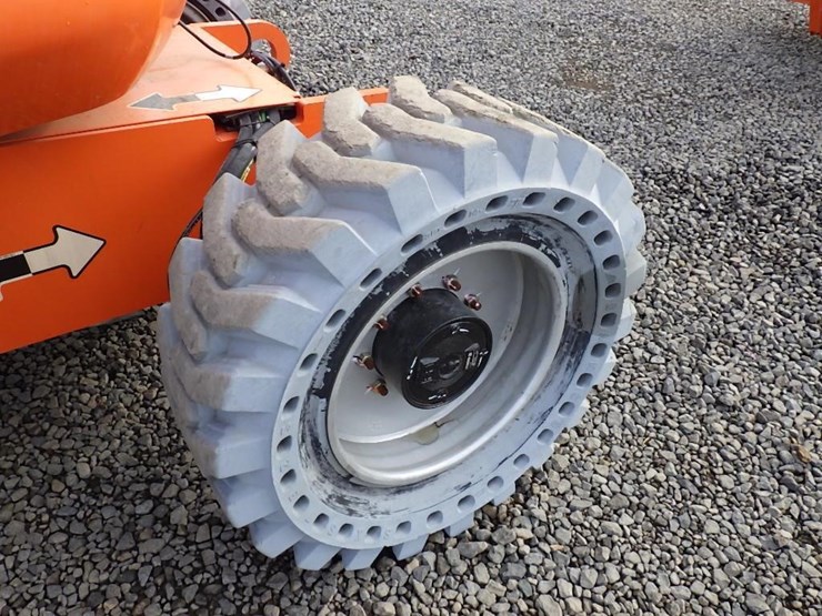 2017-jlg-600ajn-image-35