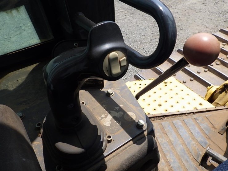 deere-750j-lt-image-30