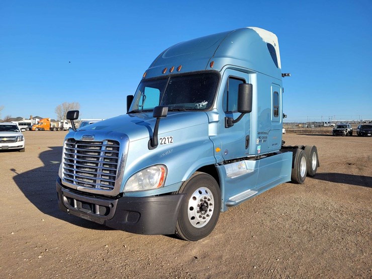 2014-freightliner-cascadia-125-image-1