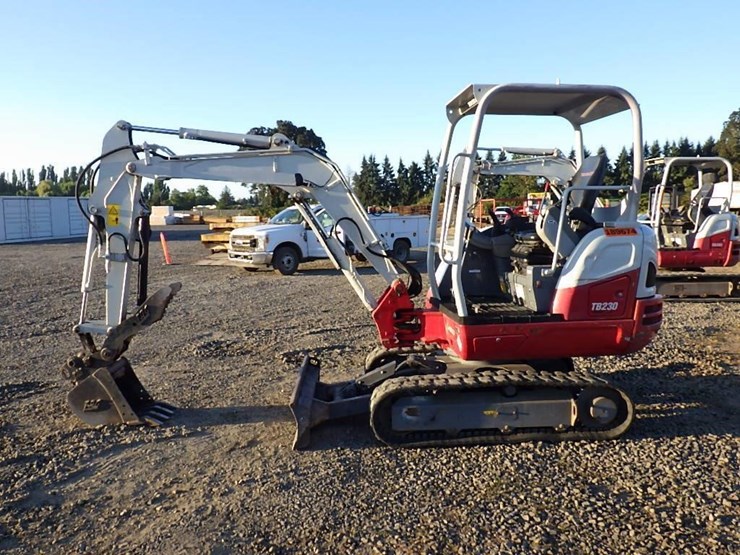 2019-takeuchi-tb230-image-6