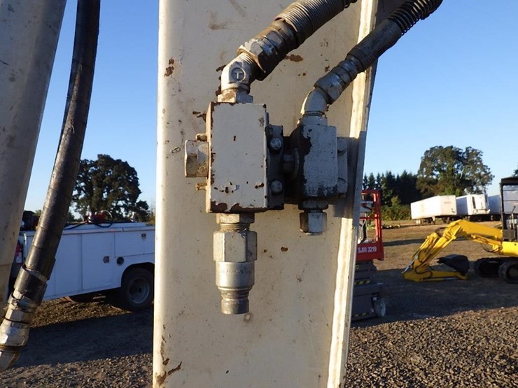 2019-takeuchi-tb260-image-11
