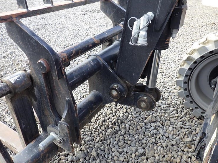 2017-jlg-g5-18a-image-11