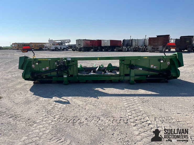 2021-john-deere-c8r-image-6