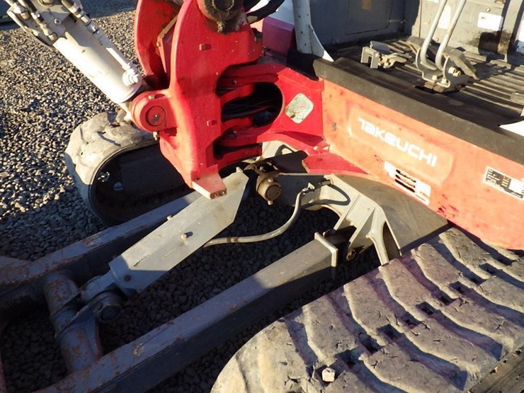 2019-takeuchi-tb260-image-14