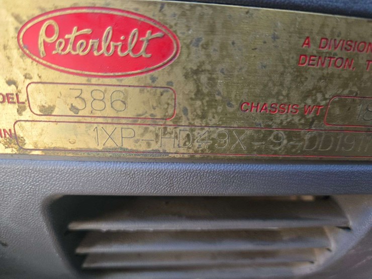 2013-peterbilt-386-image-22