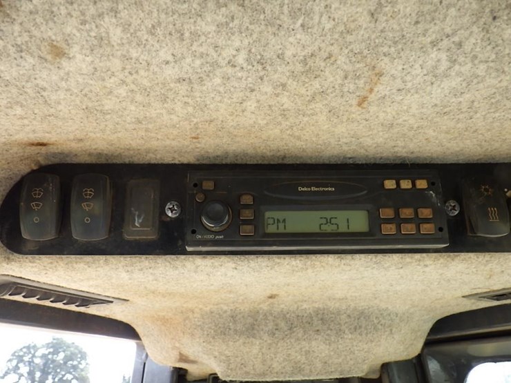 deere-750j-lt-image-35