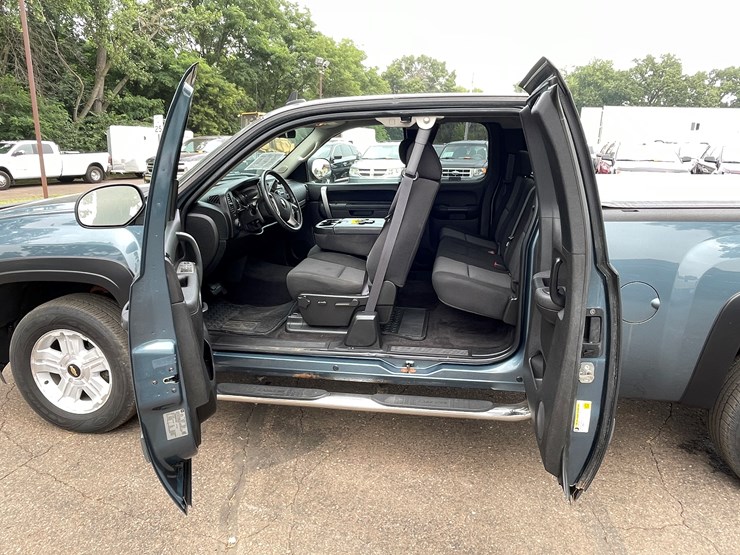 2011-chevrolet-silverado-1500-image-56