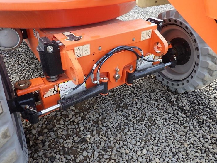 2017-jlg-600ajn-image-30