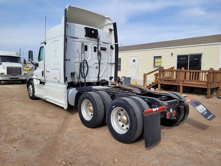 2013-freightliner-cascadia-125-image-7