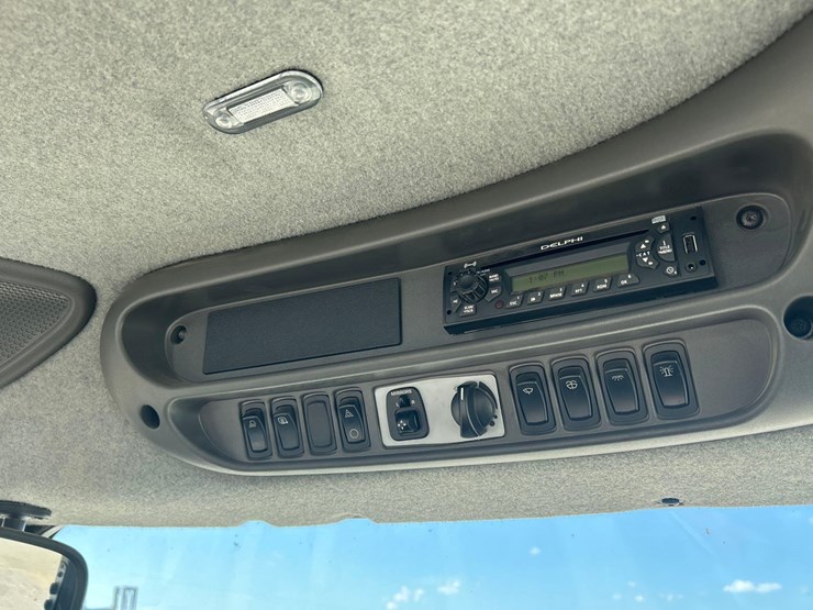 2013-challenger-mt835c-image-41