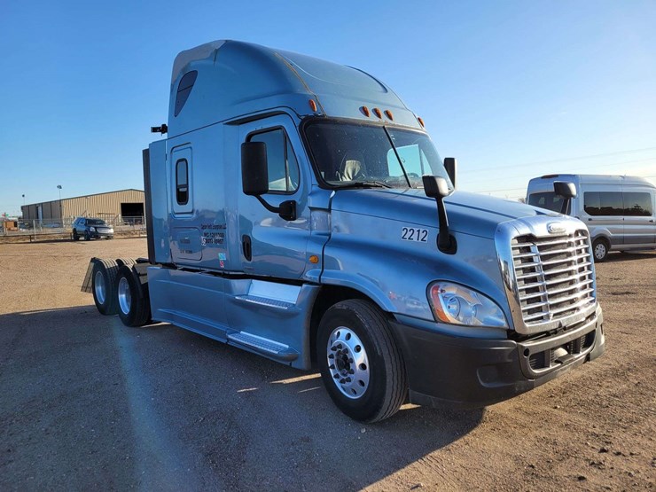 2014-freightliner-cascadia-125-image-2